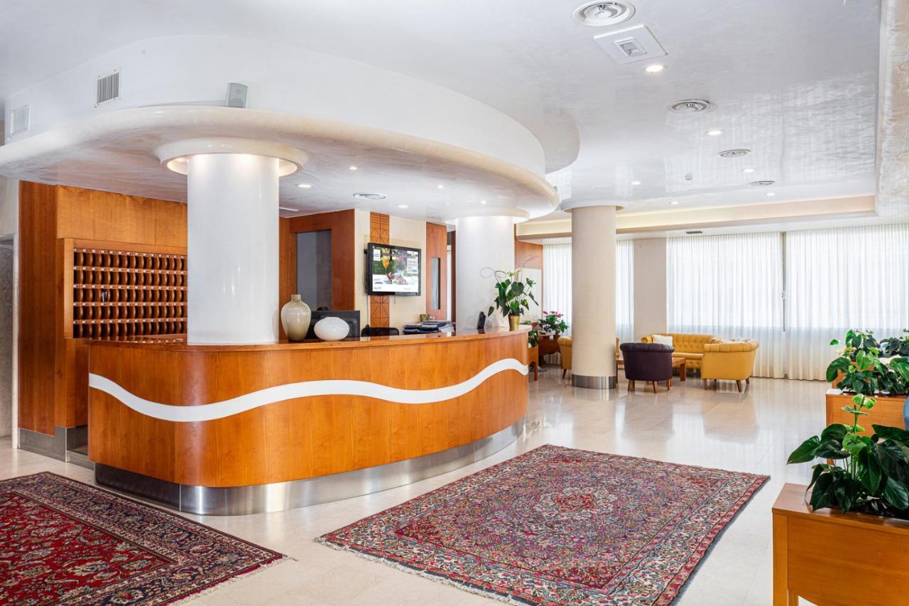 Hotel Palace Bibione Buitenkant foto