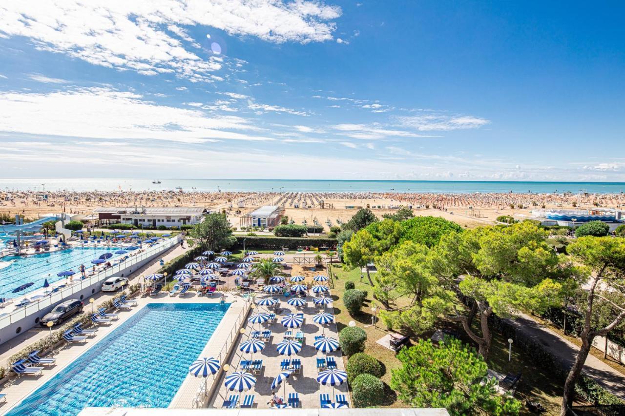Hotel Palace Bibione Buitenkant foto