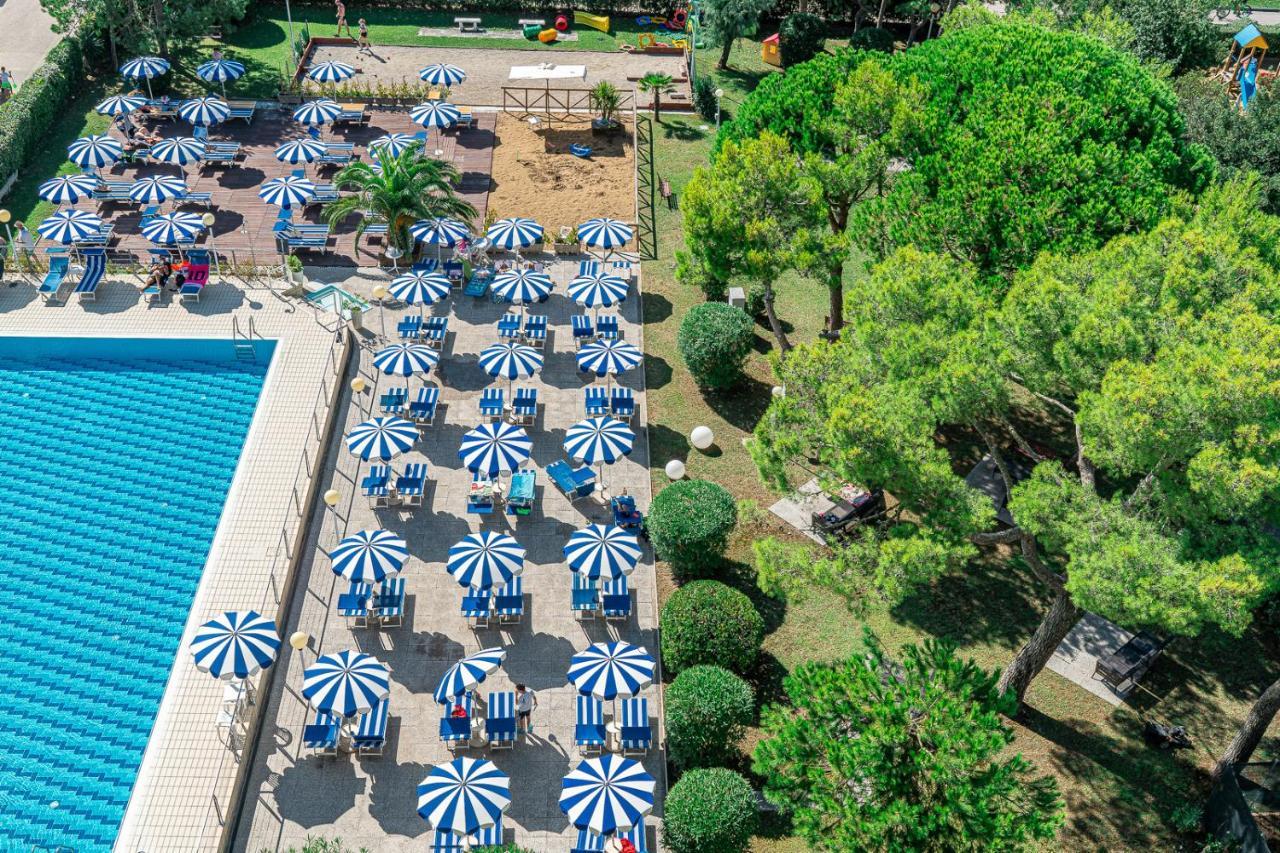 Hotel Palace Bibione Buitenkant foto