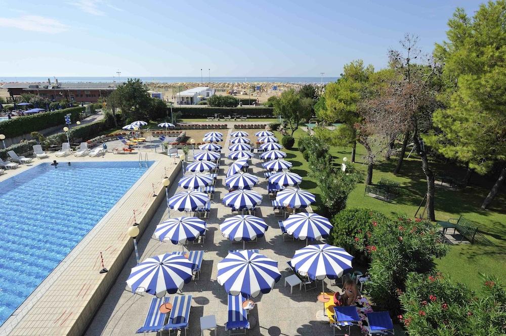 Hotel Palace Bibione Buitenkant foto