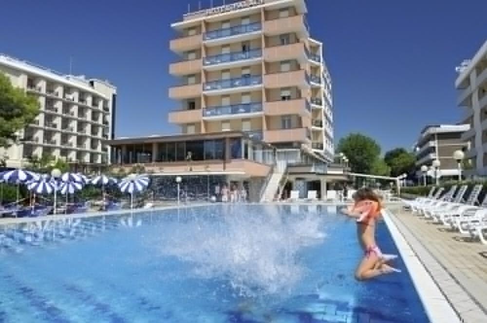 Hotel Palace Bibione Buitenkant foto