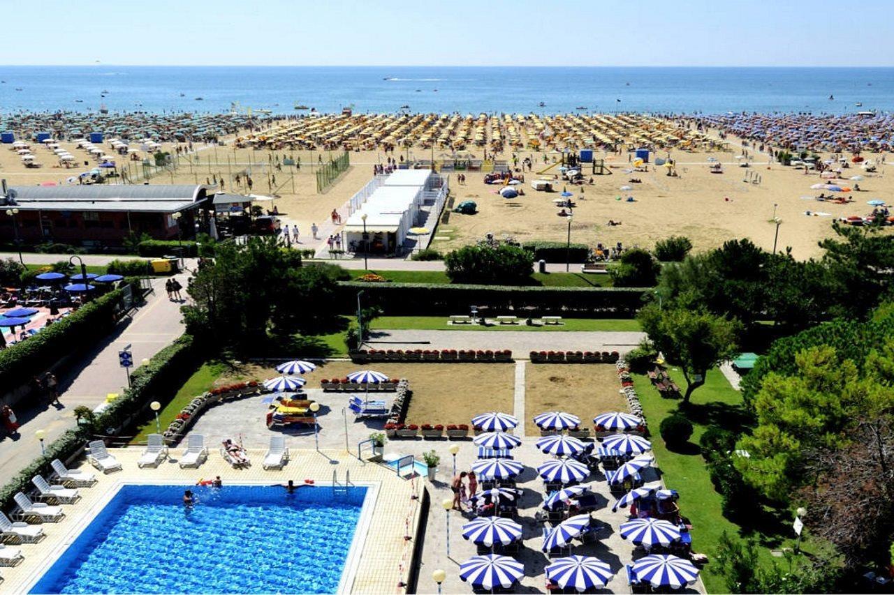Hotel Palace Bibione Buitenkant foto
