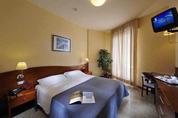 Hotel Palace Bibione Buitenkant foto