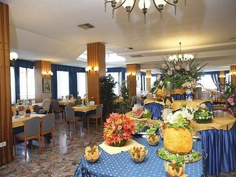Hotel Palace Bibione Buitenkant foto